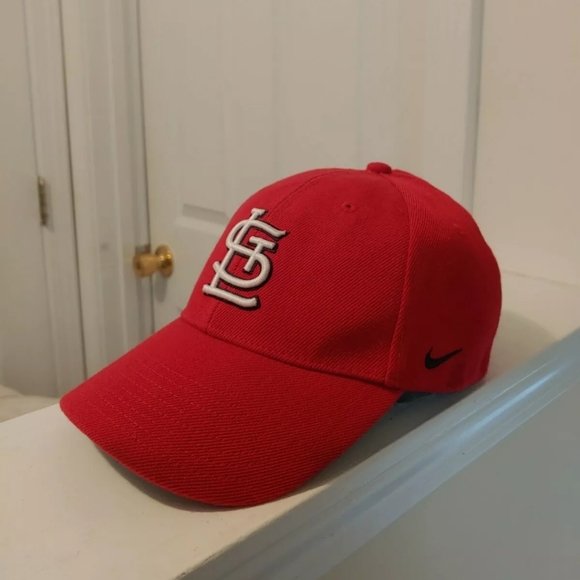 Nike St. Louis Cardinals Team Logo Branded Red Hat - Picture 2 of 4